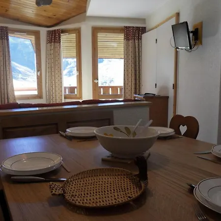 Callisto - 3 Pieces Pour 7 Personnes 70 Daire Macot-la-Plagne